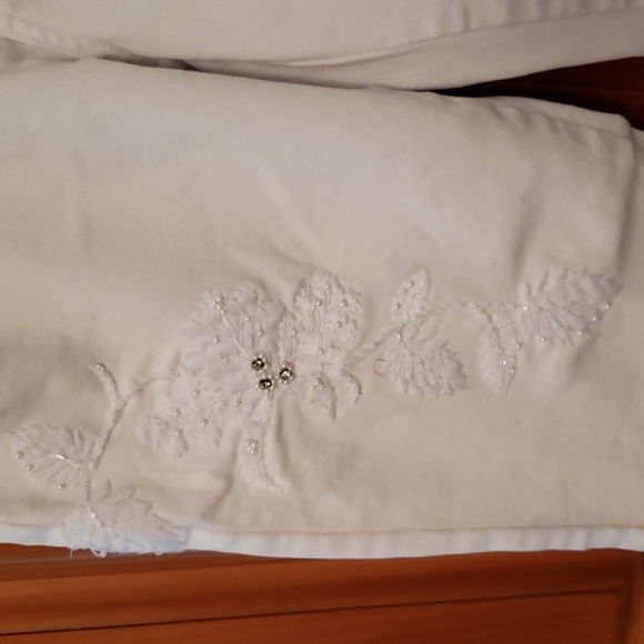 White jeans with embroidered flowers embellished with pearls & clear stones - Picture 2 of 3